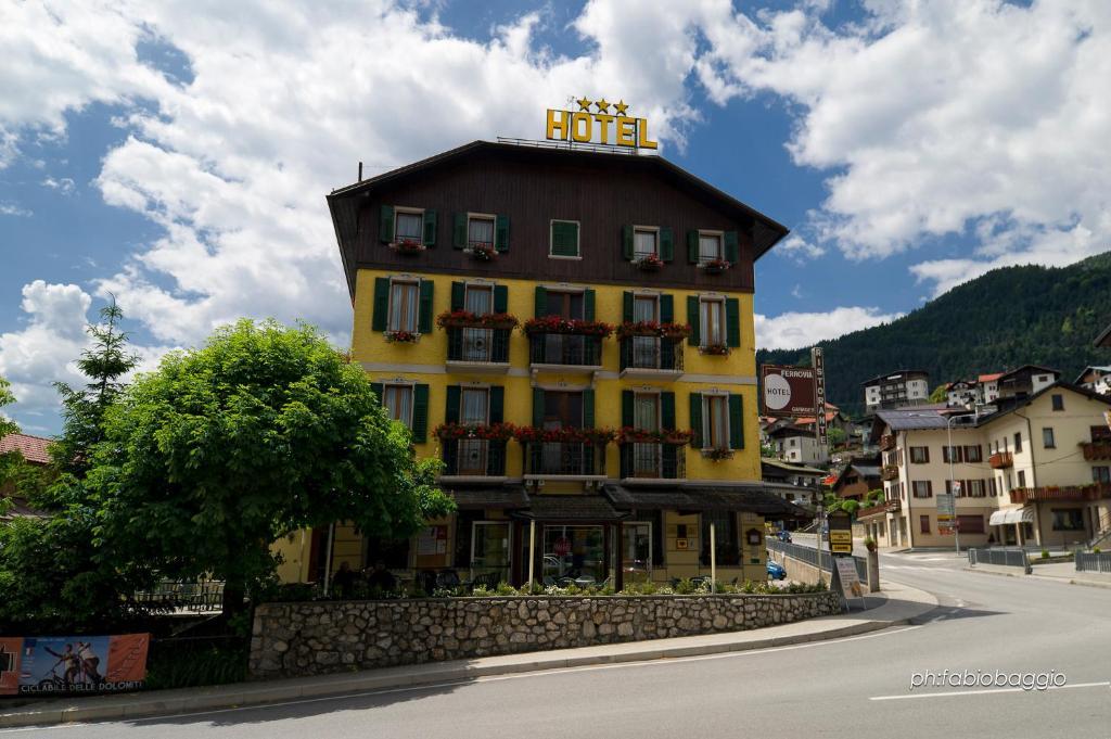 Hotel Ferrovia Calalzo di Cadore المظهر الخارجي الصورة