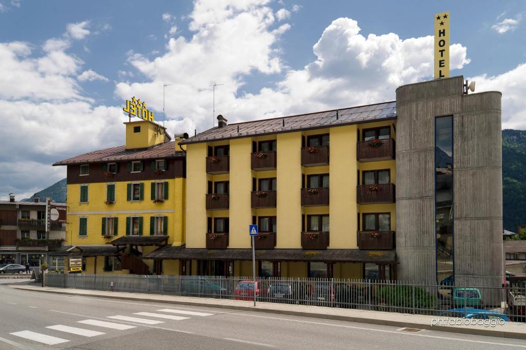 Hotel Ferrovia Calalzo di Cadore المظهر الخارجي الصورة
